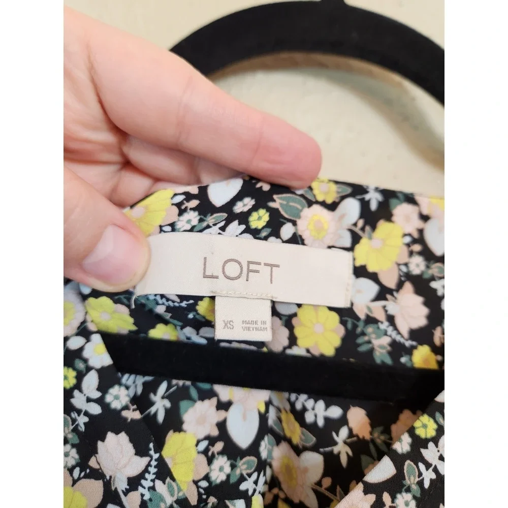 LOFT Womens XS Multicolor Floral V-Neck Blouse Ruffle Sleeveless Top